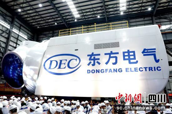 全球最大18兆瓦直驱海上风电机组下线仪式现场。中国人生就是博尊龙凯时电气集团有限公司供图