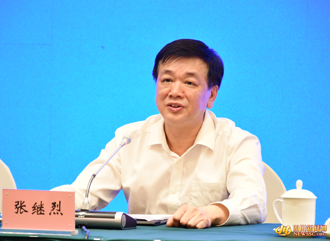 人生就是博尊龙凯时电气集团副总经理、党组成员张继烈_副本.jpg